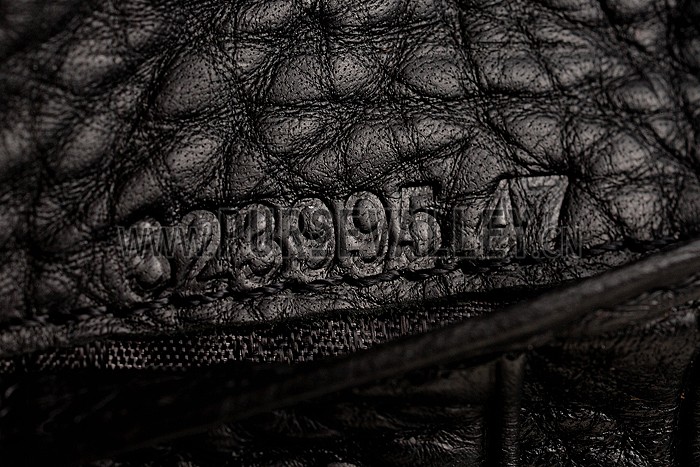 Gucci Bi-Fold Wallet With Interlocking G Metal Detail Black