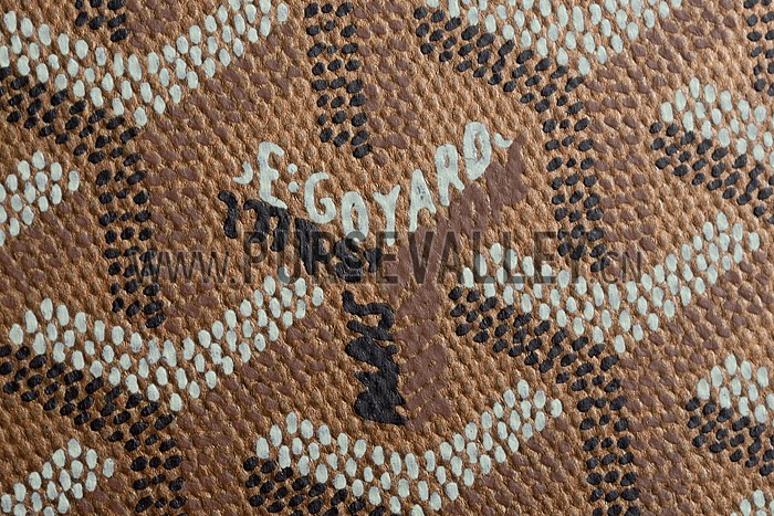 Goyard Gold Passport Cover 18926615