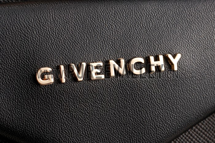 Givenchy Antigona Madonna Bag 18924665