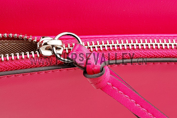 Gucci Interlocking Medium Shoulder Bag Fuchsia