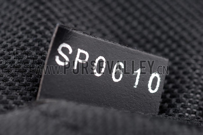 Louis Vuitton Roman MM Taiga Leather Black