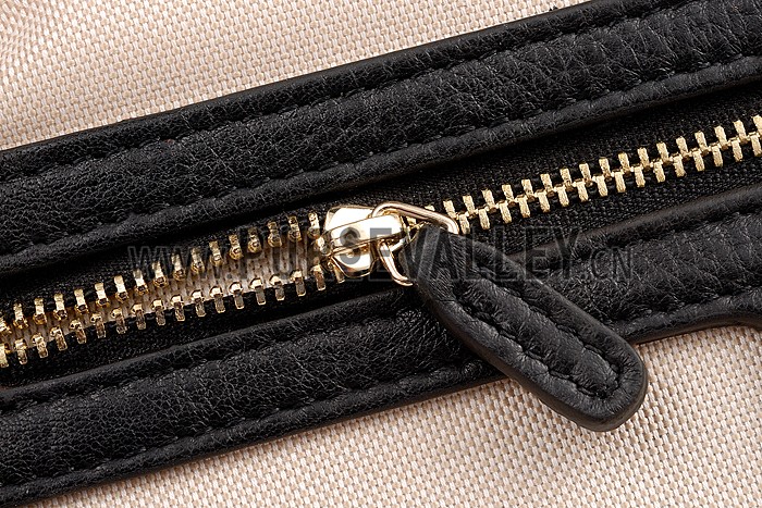 Gucci Medium Soho Black Leather Shoulder Bag with Chain Straps