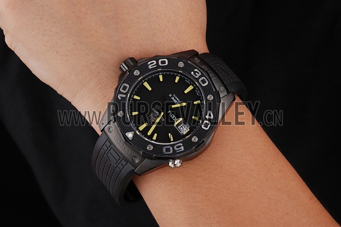 Swiss Tag Heuer Aquaracer Calibre 5 Black Dial Black Bezel Black Case Black Rubber Strap