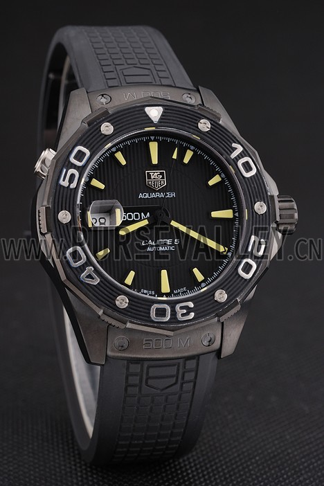 Swiss Tag Heuer Aquaracer Calibre 5 Black Dial Black Bezel Black Case Black Rubber Strap
