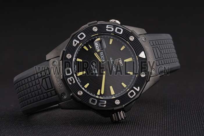 Swiss Tag Heuer Aquaracer Calibre 5 Black Dial Black Bezel Black Case Black Rubber Strap