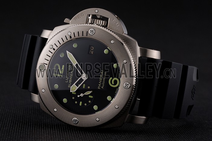 Swiss Panerai Luminor Submersible Black Dial Stainless Steel Case Black Rubber Strap