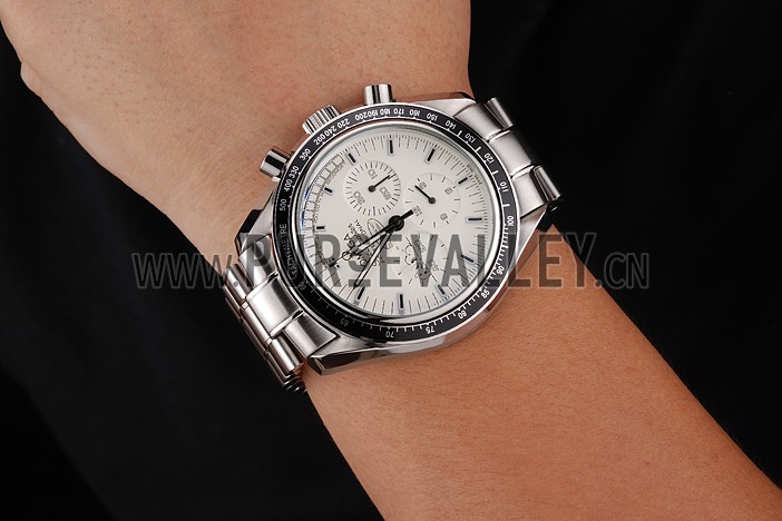Omega Speedmaster Professional Apollo 13 Silver Snoopy Award White Dial Stainless Steel Case And Bracelet