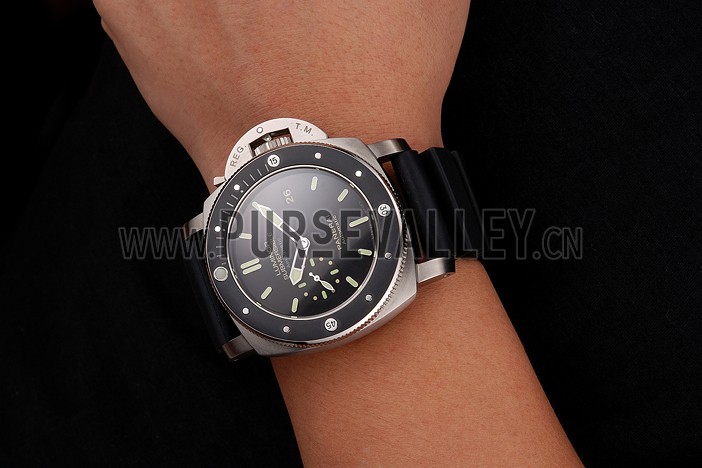 Swiss Panerai Luminor Submersible Black Dial Stainless Steel Case Black Bezel Black Rubber Strap